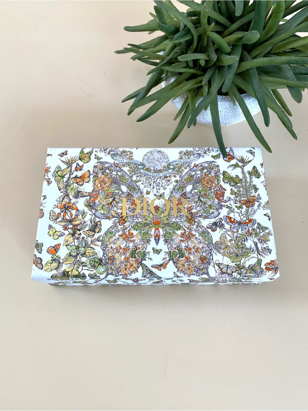 DIOR - Empty Butterfly Gift Box 9”x5.5”x2.25” - Picture 4 of 10